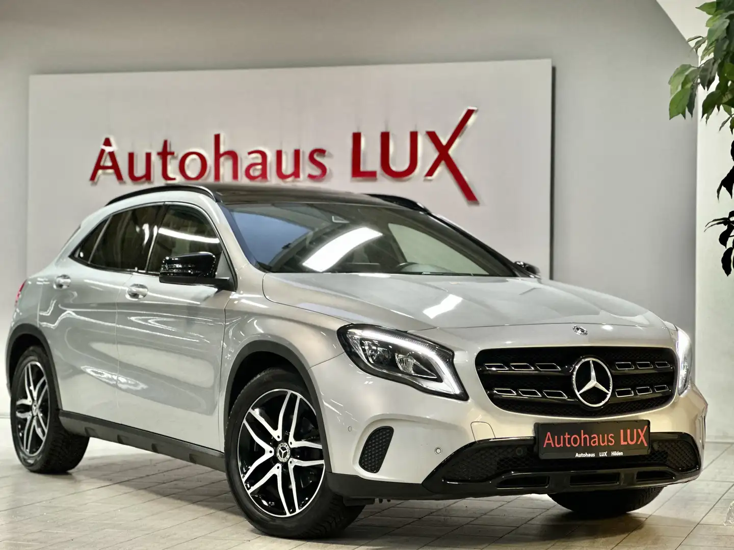 Mercedes-Benz GLA 200 GLA 200*DIESEL*COMAND*PANO*LED*COMAND*1A Argent - 1