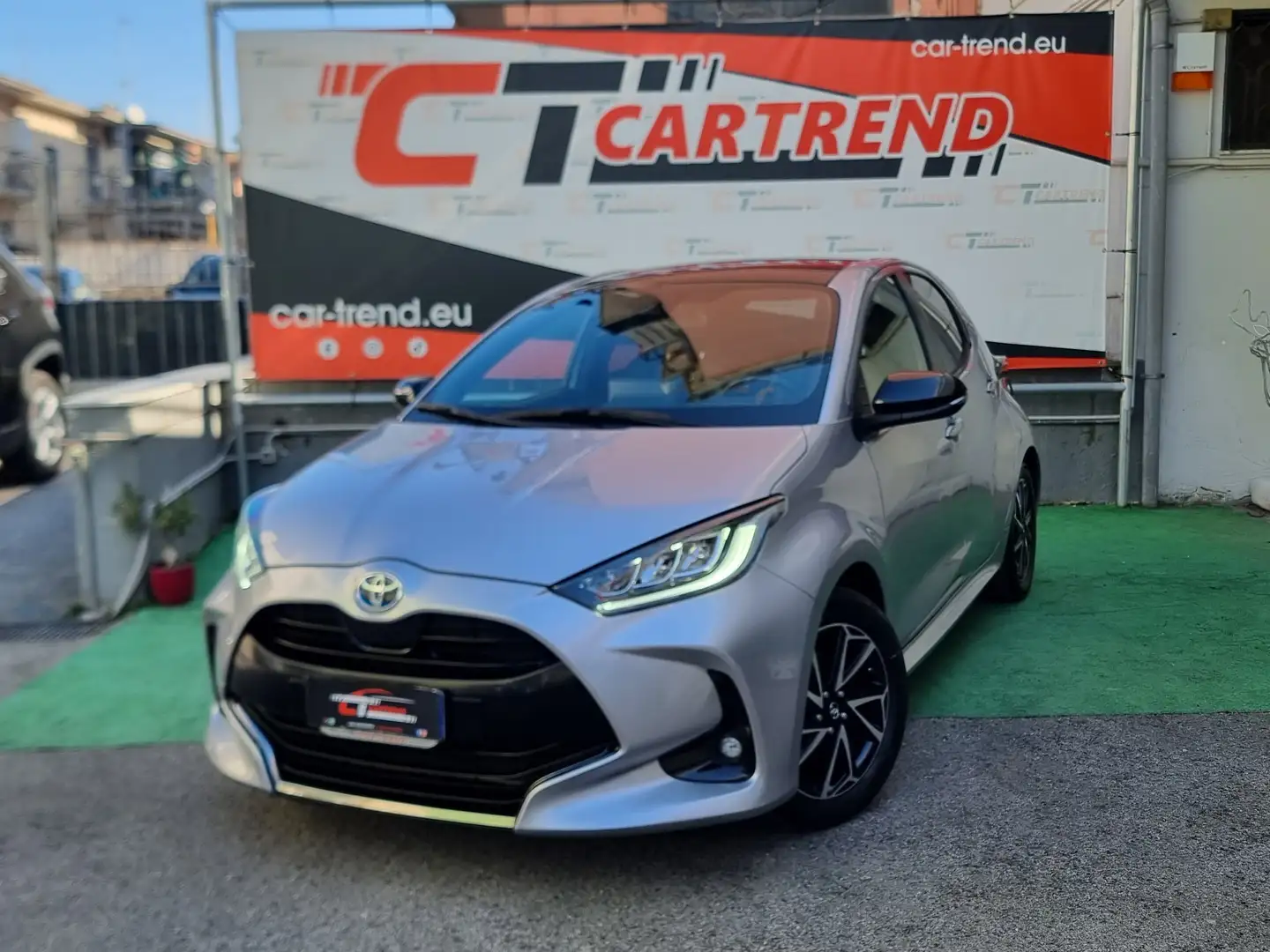 Toyota Yaris Toyota Yaris 1.5 Hybrid Lounge con Tetto Argento - 2