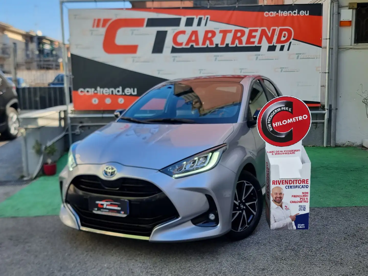 Toyota Yaris Toyota Yaris 1.5 Hybrid Lounge con Tetto Argento - 1