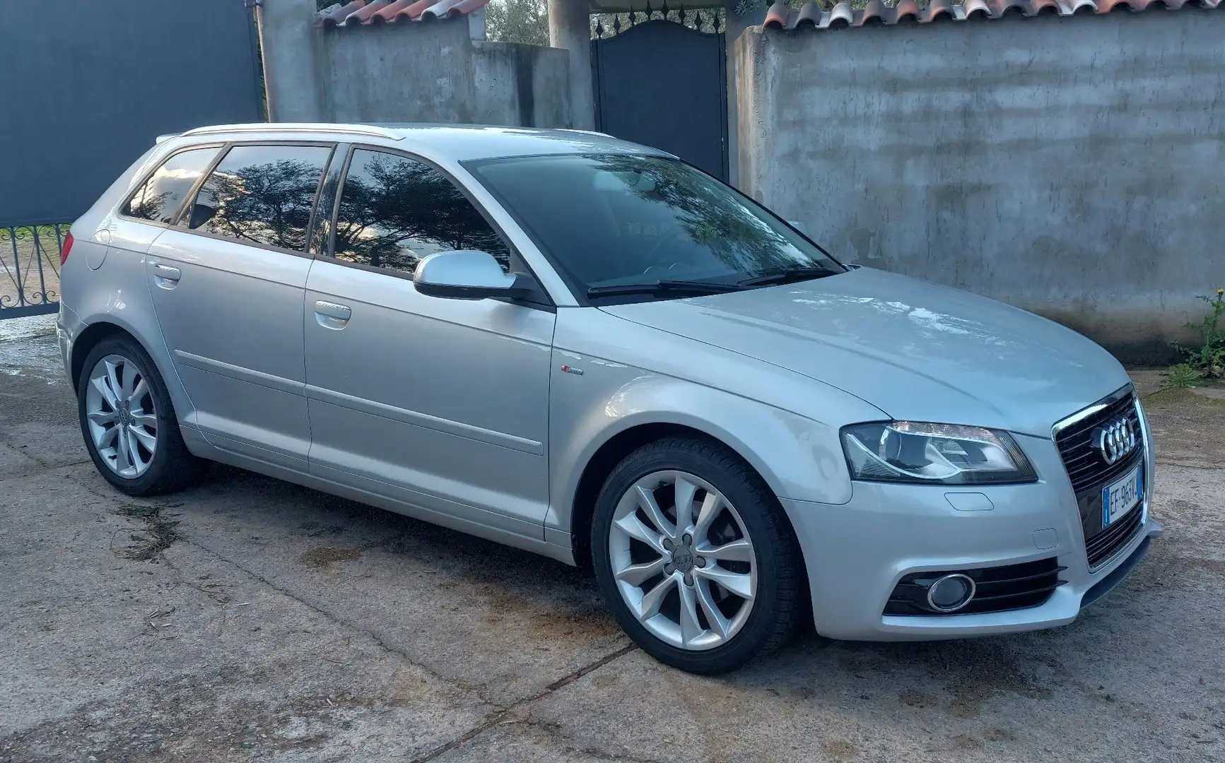 Audi A3 Sportback 1.6 tdi Ambiente s-tronic - 1