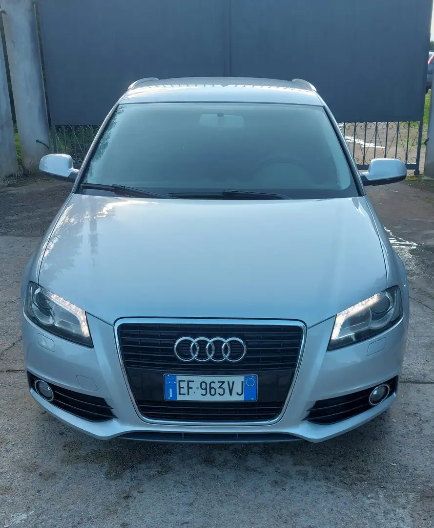 Audi A3 Sportback 1.6 tdi Ambiente s-tronic - 2
