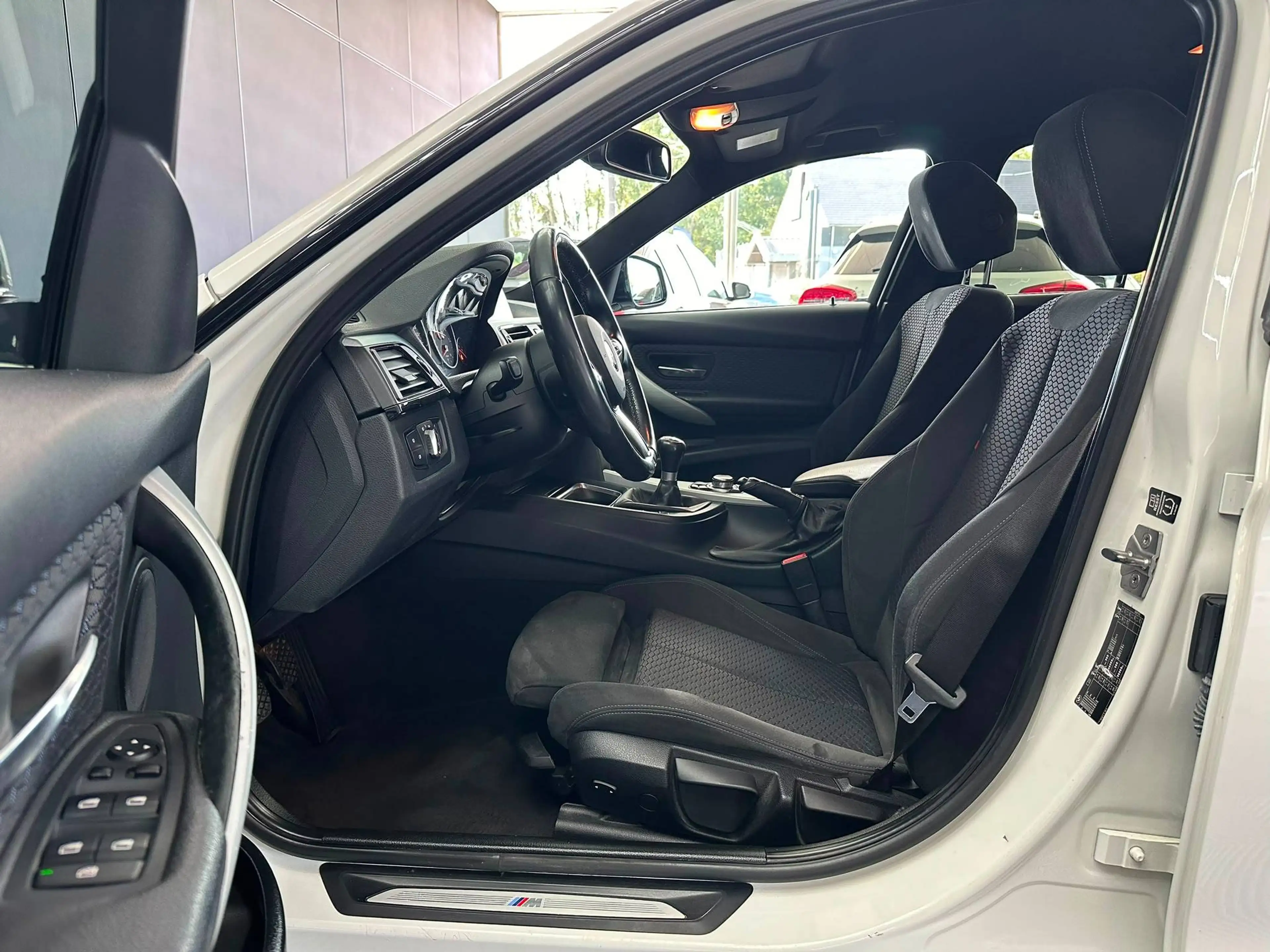 BMW 316 🟢PACK M - ESSENSE 136CV - 1ER MAIN - FULL CARNET — photo 8