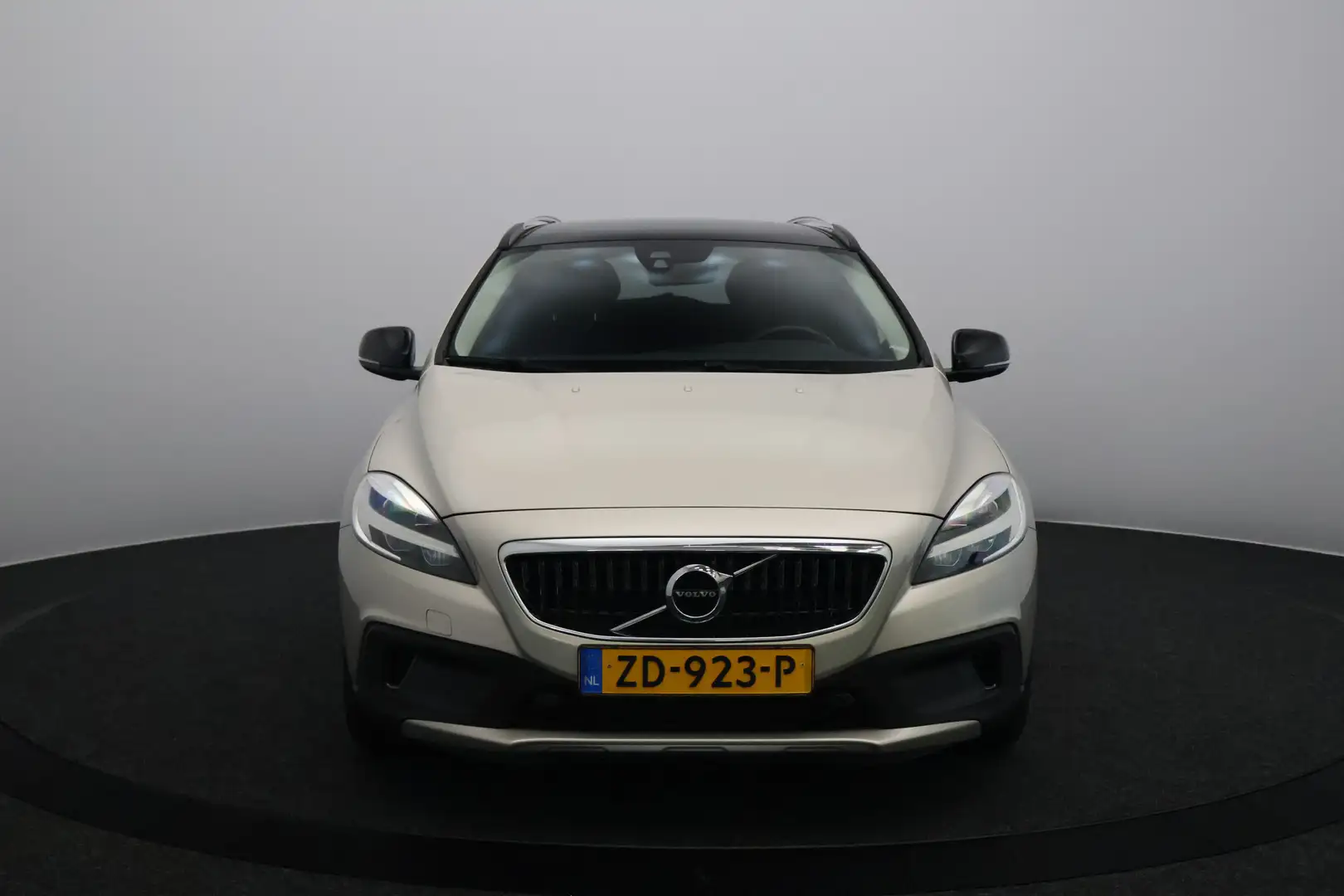 Volvo V40 Cross Country 1.5 T3 Polar+ Luxury | Panoramadak | Automaat | Ha Brun - 2