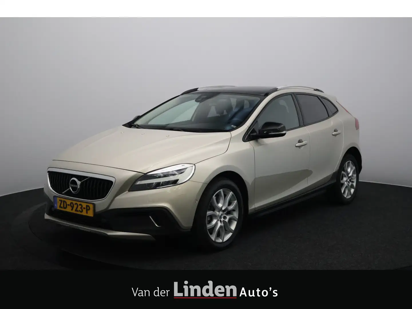 Volvo V40 Cross Country 1.5 T3 Polar+ Luxury | Panoramadak | Automaat | Ha Brun - 1