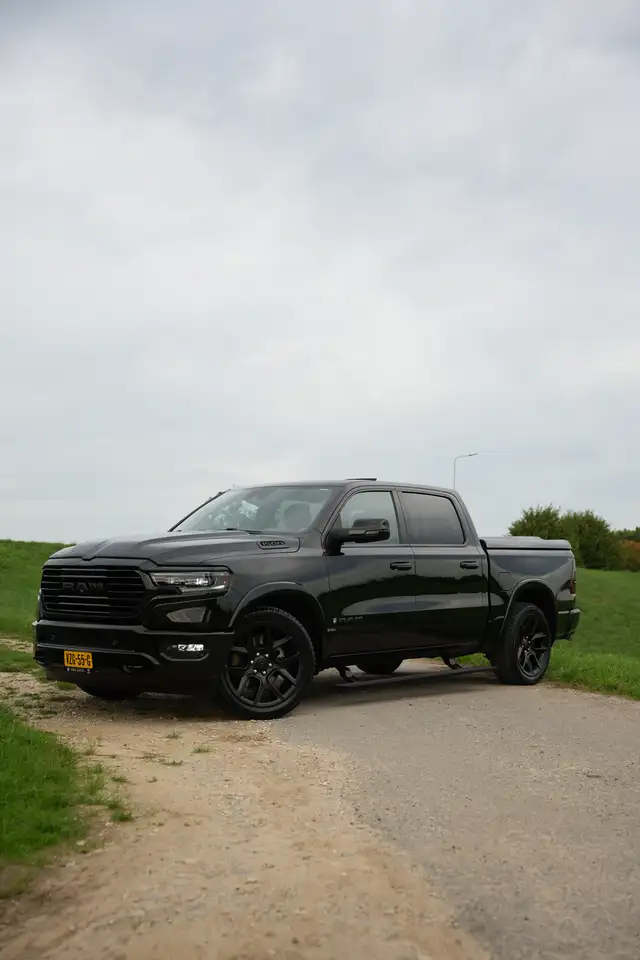 RAM 1500 Crew Cab Longhorn — photo 1 of 17