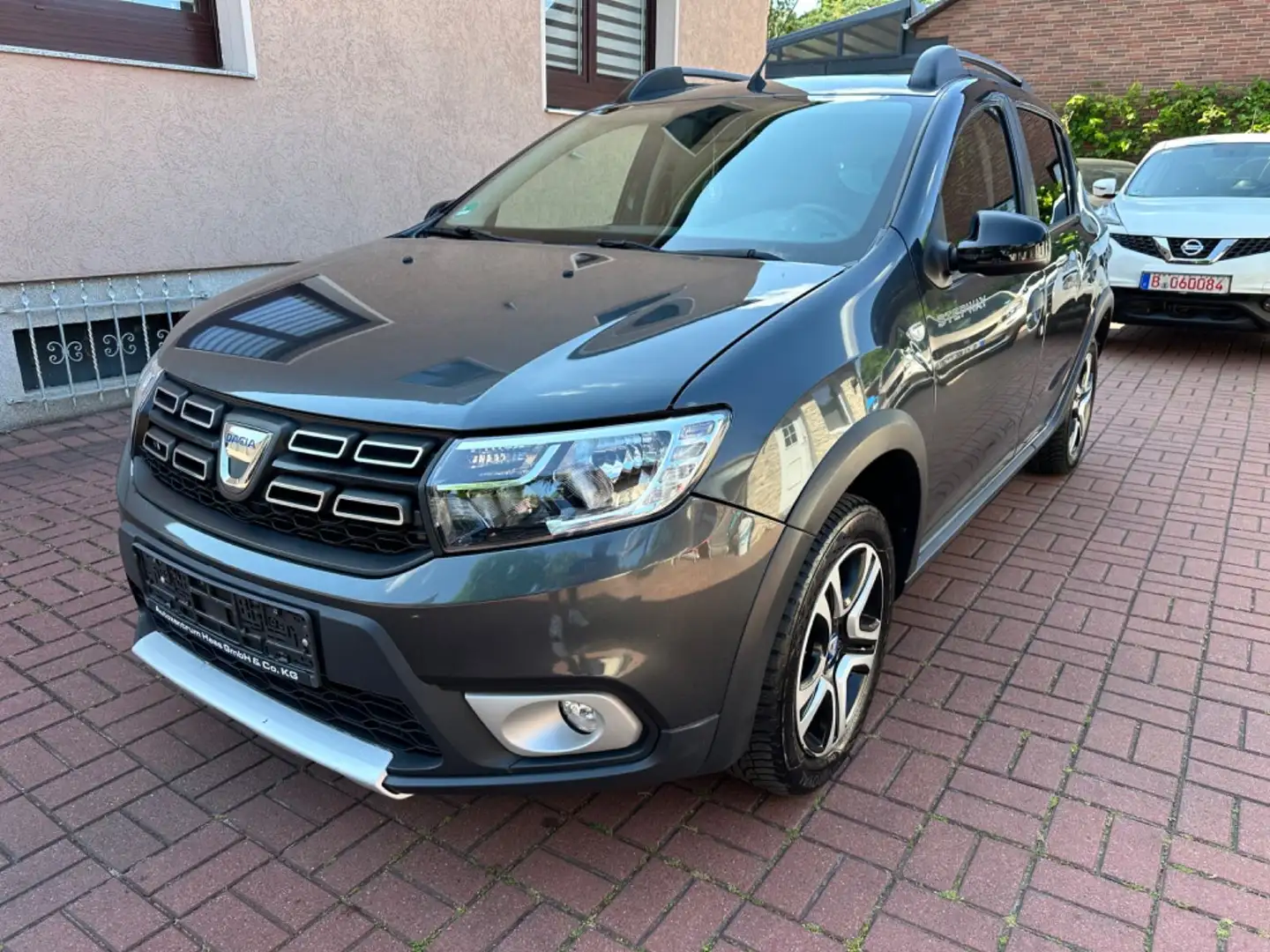 Dacia Sandero II Stepway Celebration NAVI+KAMERA+PDC Grau - 1
