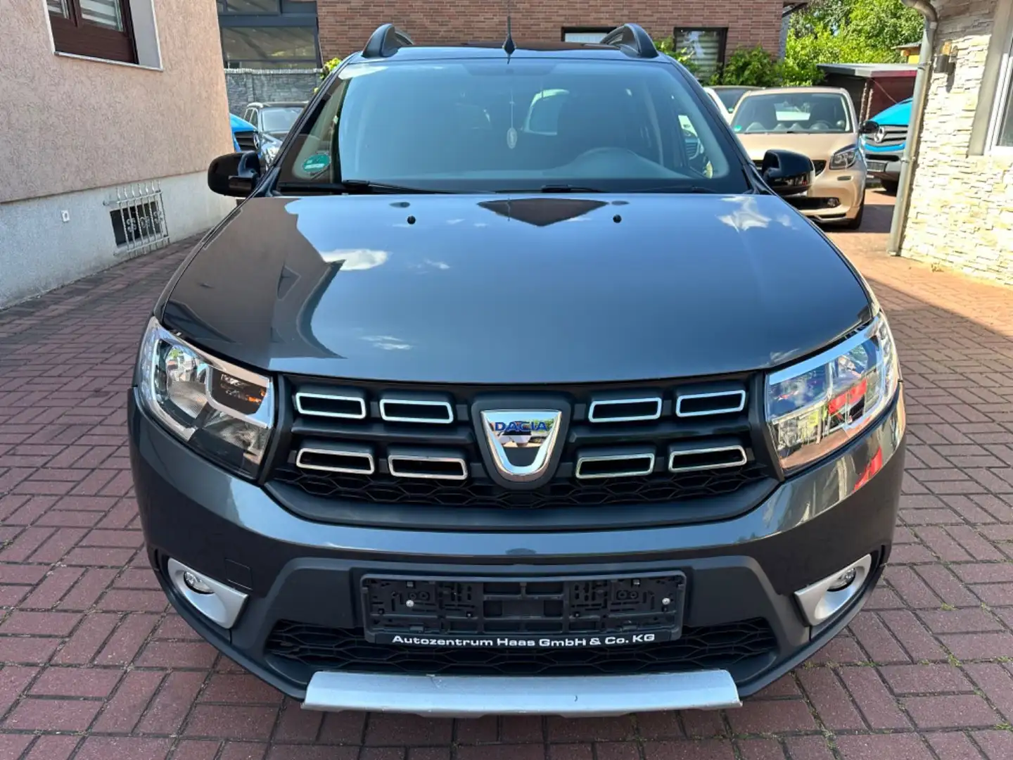 Dacia Sandero II Stepway Celebration NAVI+KAMERA+PDC Grau - 2