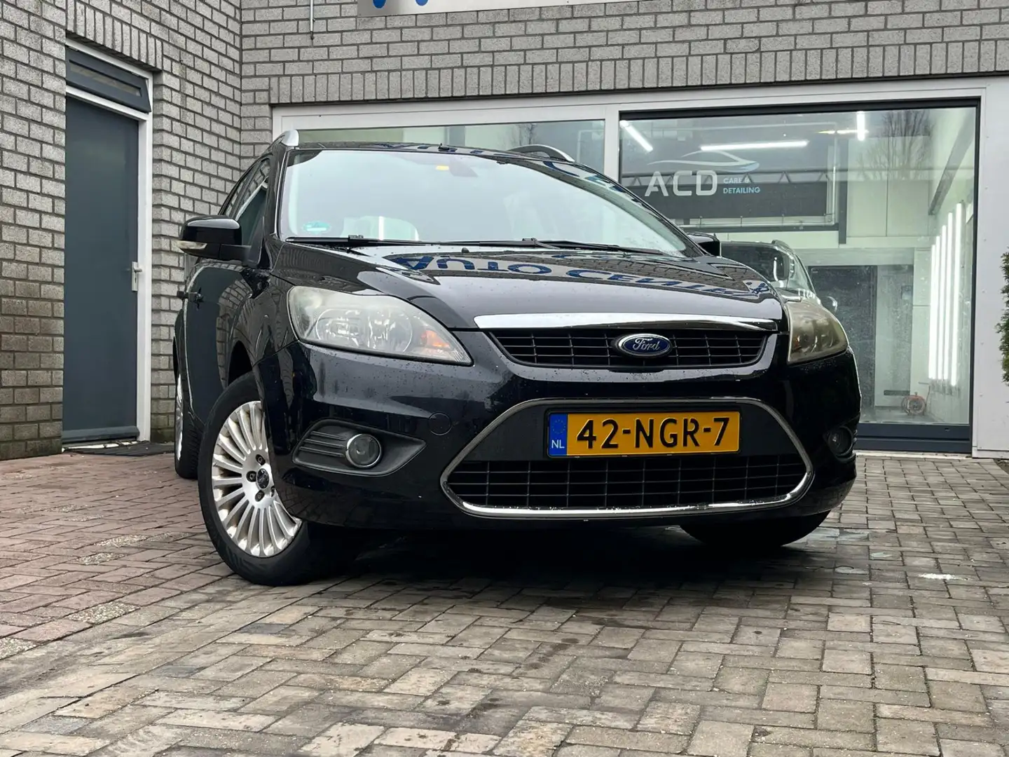 Ford Focus Wagon 1.8 Limited Flexi Fuel Prachtige staat Zwart - 2
