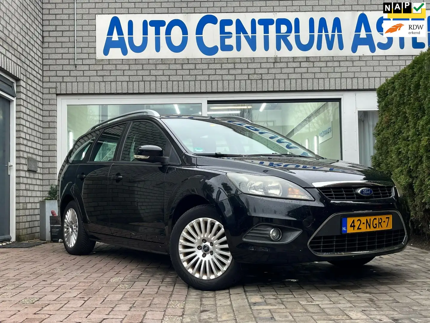 Ford Focus Wagon 1.8 Limited Flexi Fuel Prachtige staat Zwart - 1