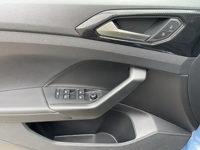 Volkswagen T-Cross view 8
