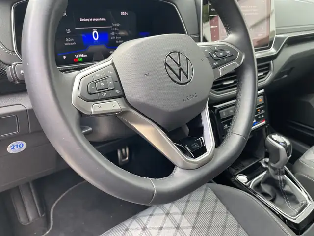 Volkswagen T-Cross view 9