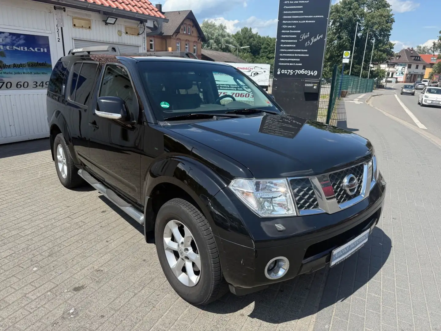 Nissan Pathfinder 2.5 dCi Comfort Schwarz - 2