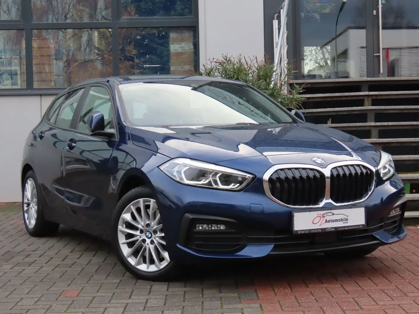 BMW 120 d xDrive Autom. Sitzheizung Pano Navi ACC Blau - 1
