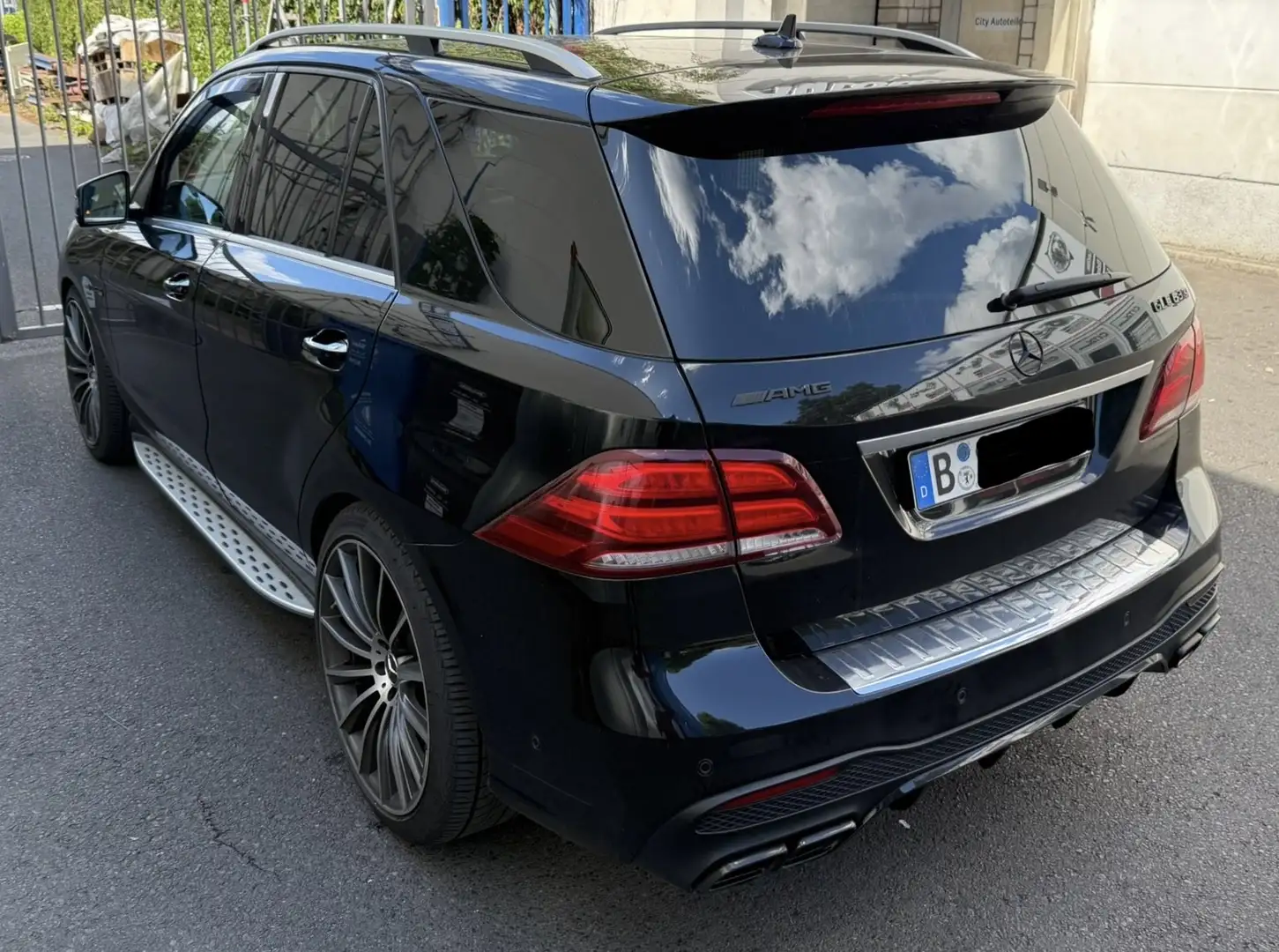 Mercedes-Benz GLE 500 GLE 500 4Matic PLUS AMG VOLL AUSSTATTUNG Fekete - 1