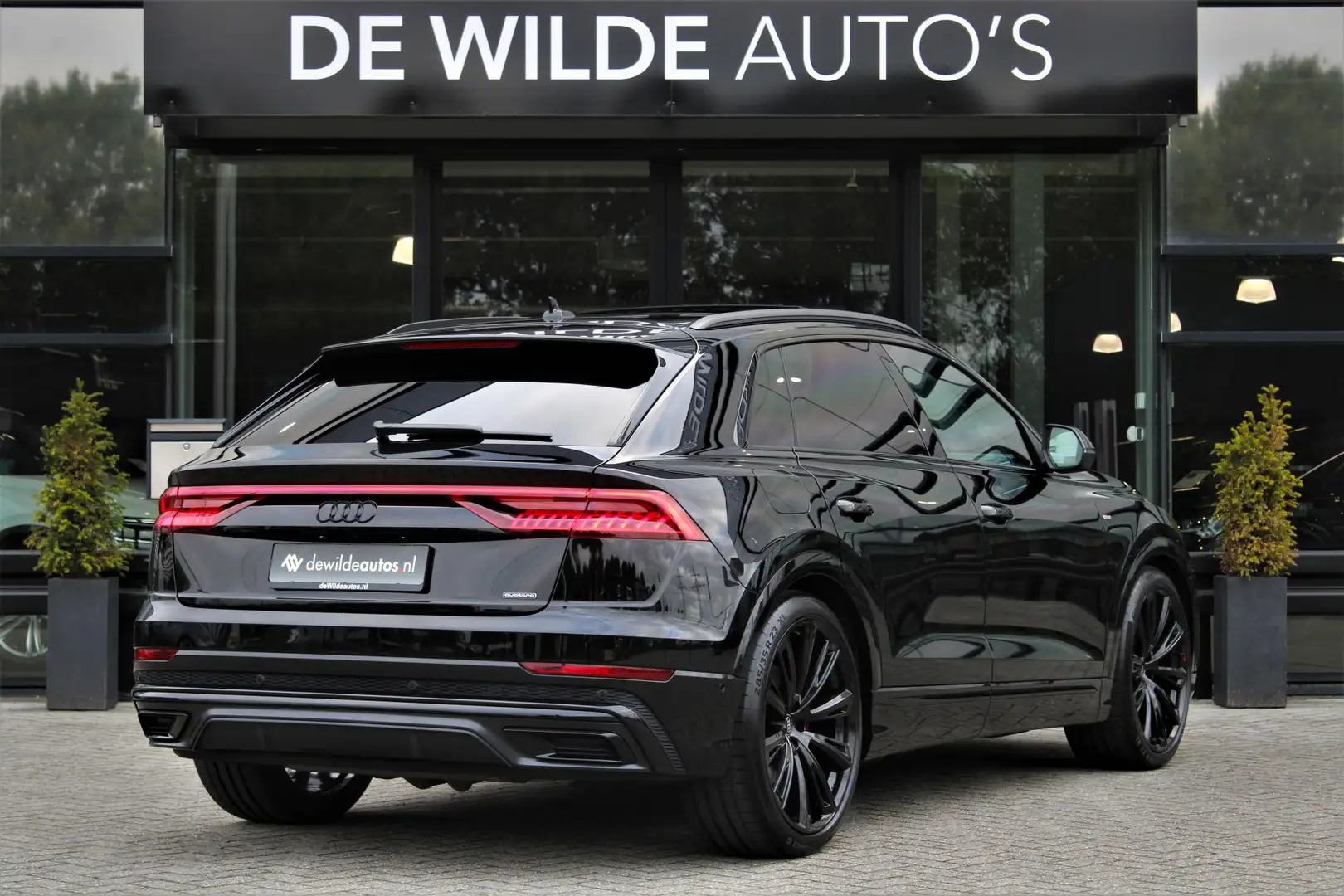 Audi Q8 55 TFSI e quattro S-line 381pk Pano RS-stoel Trekh Noir - 2