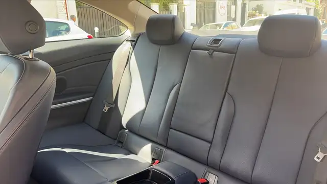 BMW 4 Series view 9