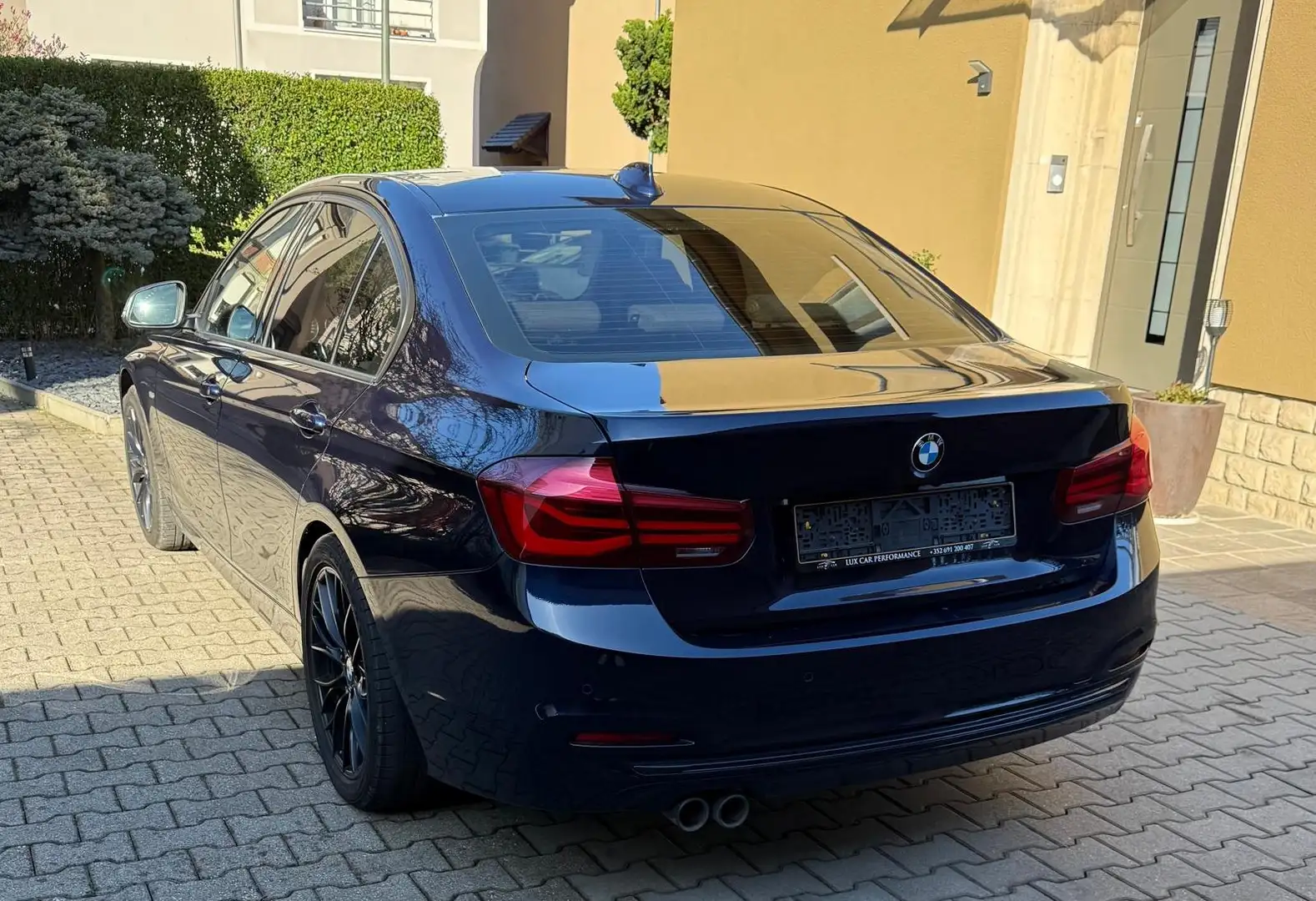 BMW 320 BMW 320d Sport Line Shadow Edition Bleu - 1