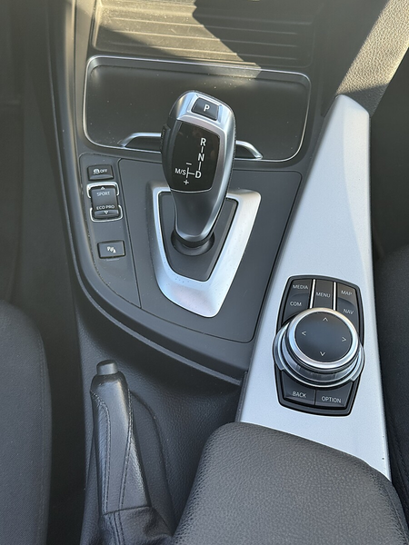 BMW 318 i Aut.*Schiebedach*Rückfahrkamera* — photo 12