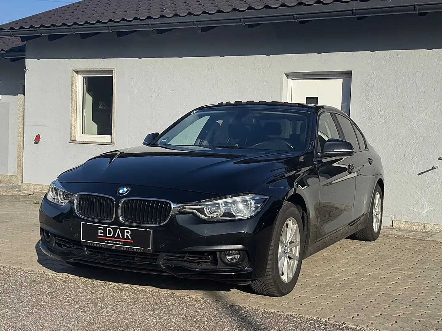BMW 318 i Aut.*Schiebedach*Rückfahrkamera* Schwarz - 2