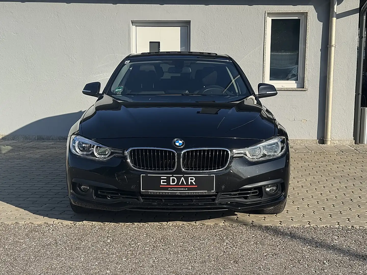 BMW 318 i Aut.*Schiebedach*Rückfahrkamera* Schwarz - 1