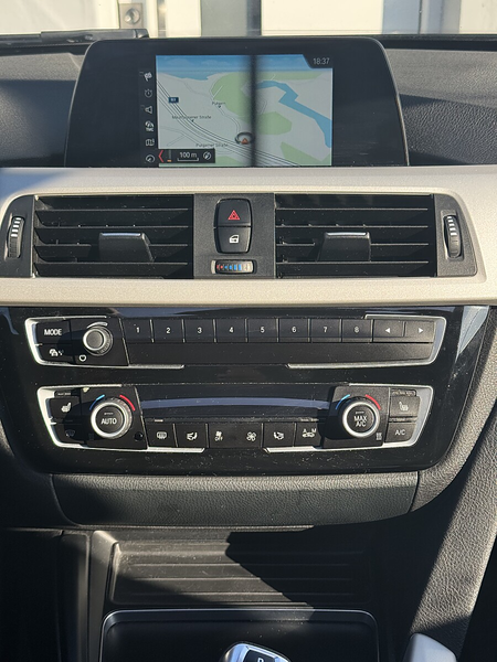 BMW 318 i Aut.*Schiebedach*Rückfahrkamera* — photo 10