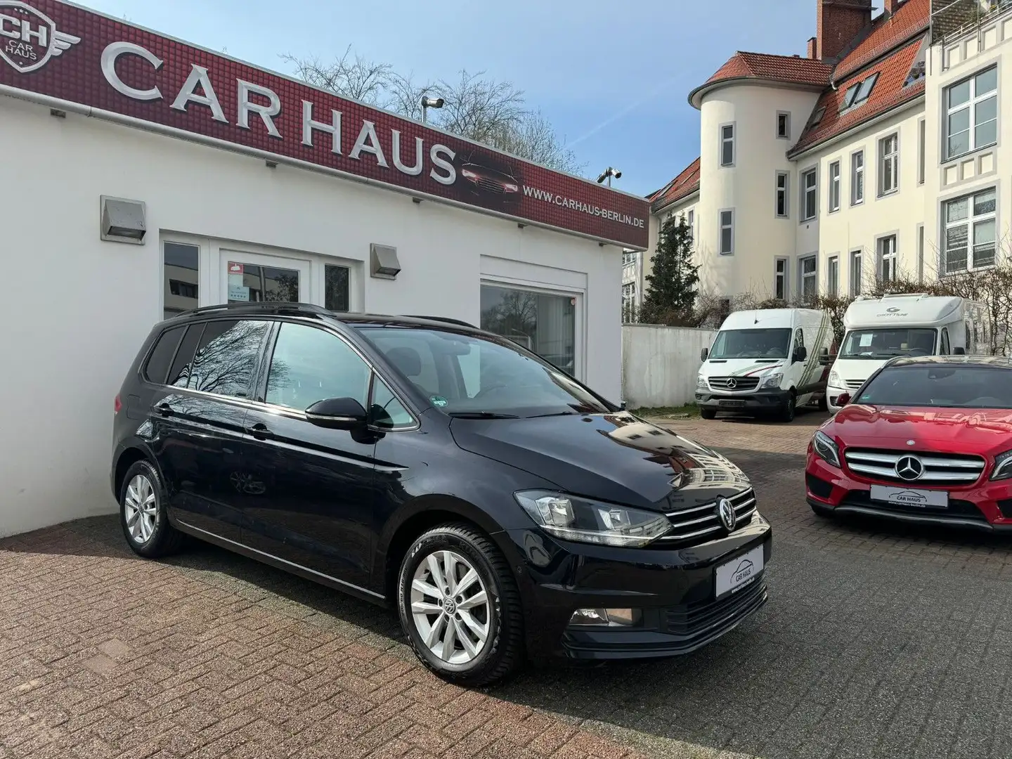 Volkswagen Touran 2.0 TDI Comfortline BMT Zwart - 1