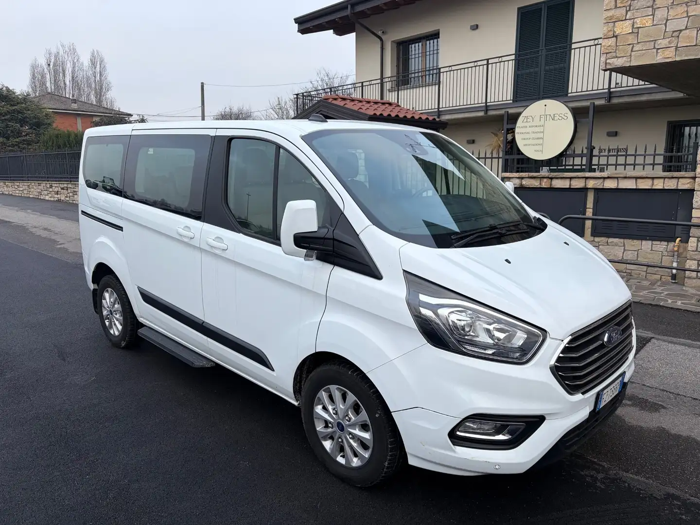 Ford Tourneo Custom Tourneo Custom 320 2.0 TDCi 130CV Trend 9 posti Blanc - 1
