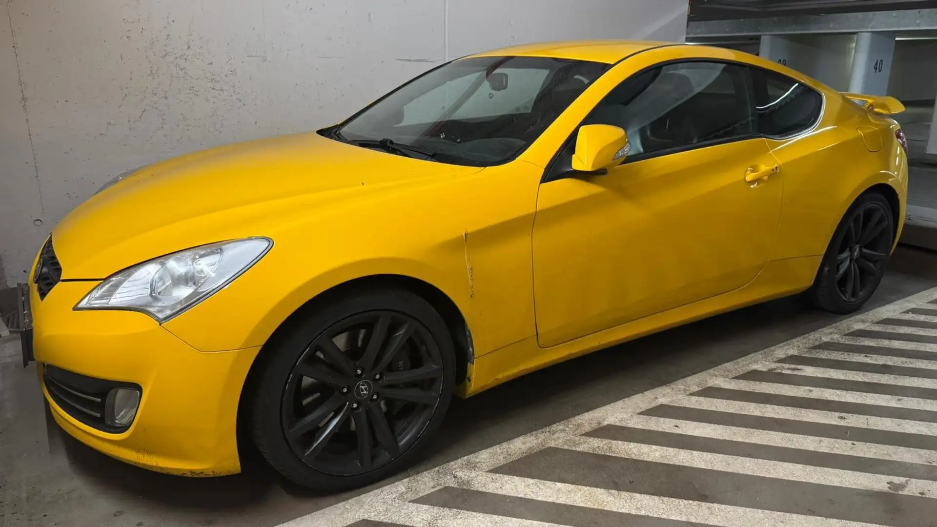 Hyundai Genesis Coupe Genesis Coupe 2.0 T Geel - 1