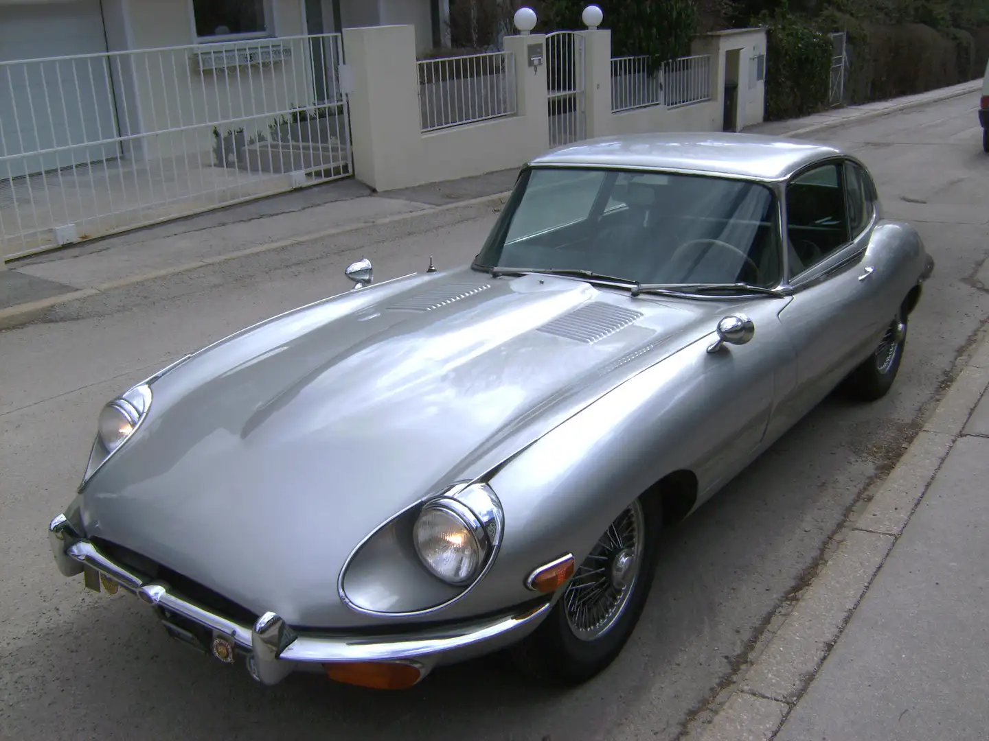 Jaguar E-Type Serie 2  2+2 Silber - 1
