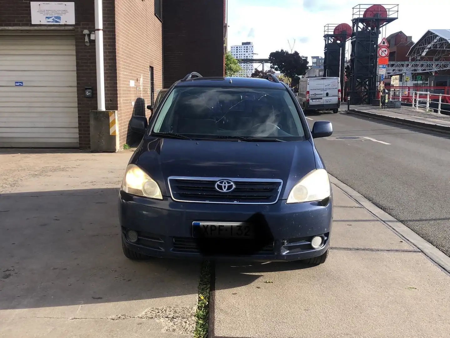 Toyota Avensis Verso 2.0i VVT-i 16v D4 Linea Sol 7pl. automtic Синій - 2