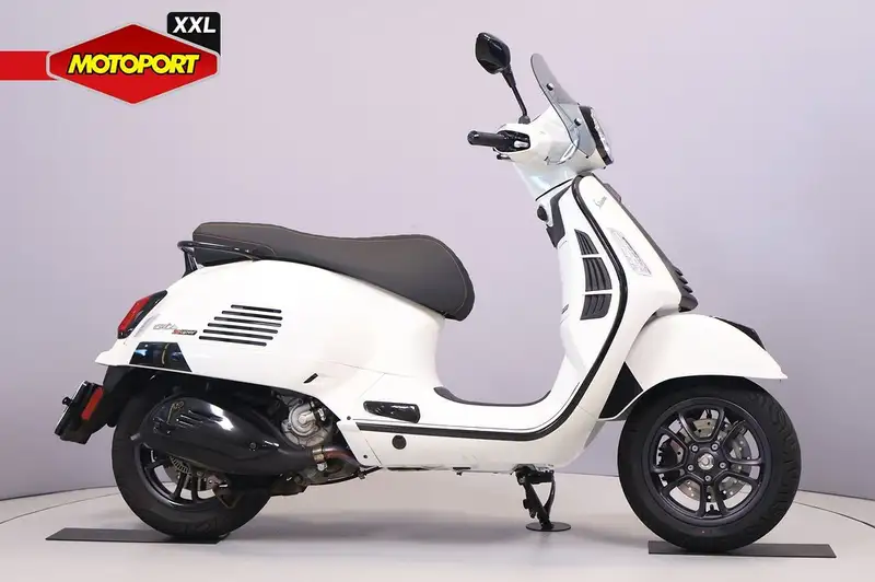 Vespa GTS Super 300