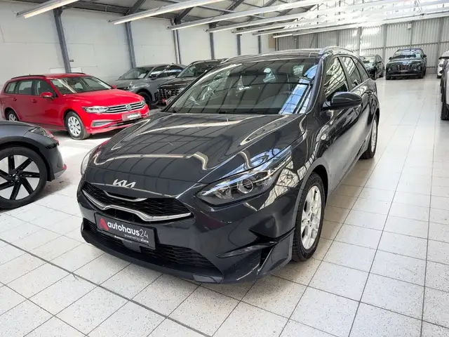 Kia Ceed view 3