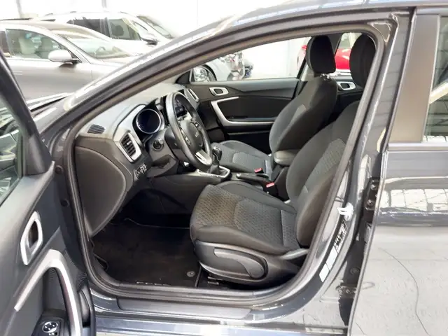 Kia Ceed view 8
