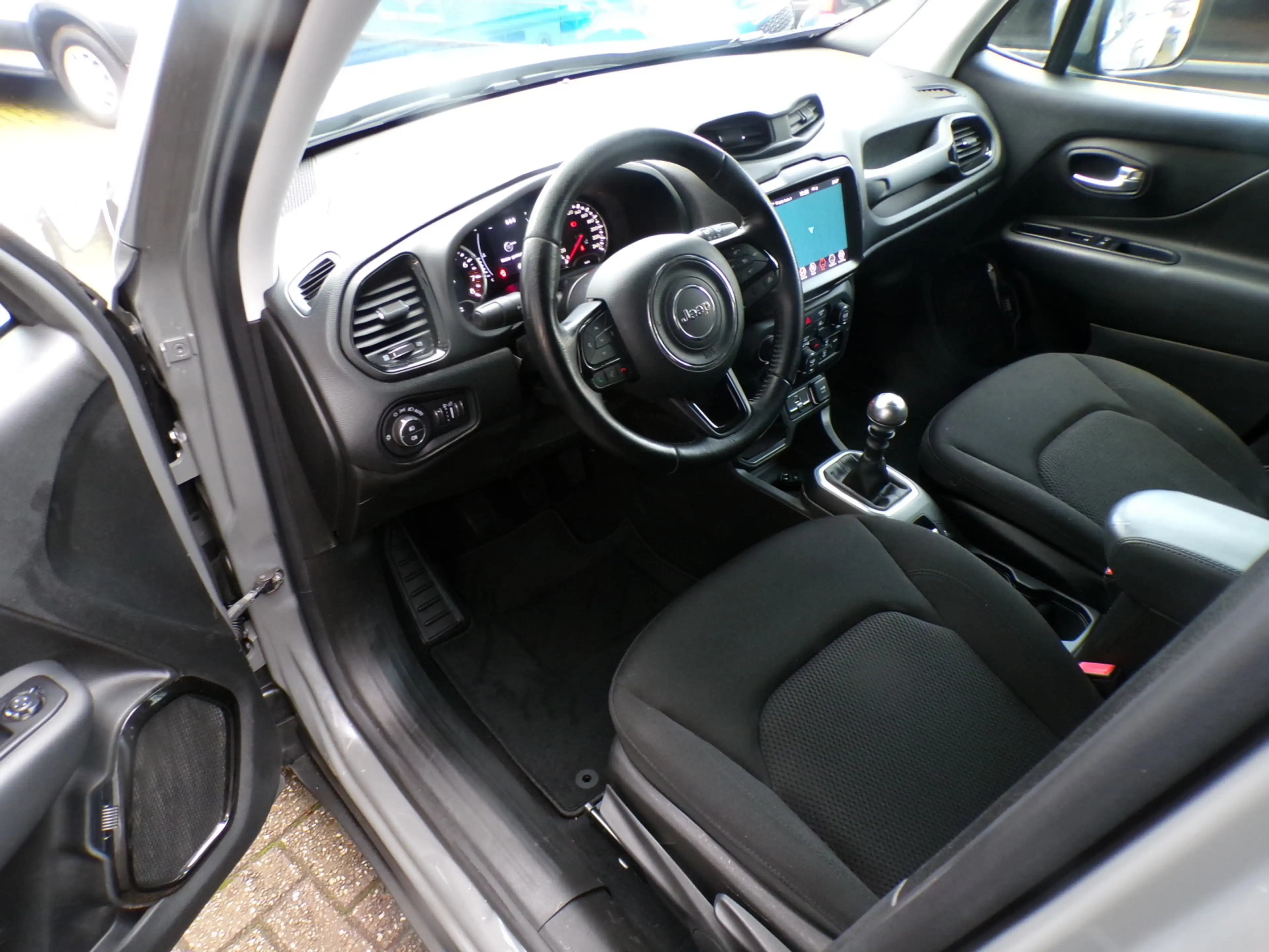 Jeep Renegade 1.0T Limited Black NANO GREY ,VELE EXTRA'S! — photo 8