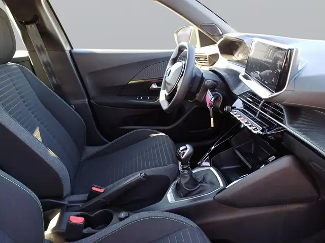Peugeot 2008 view 11