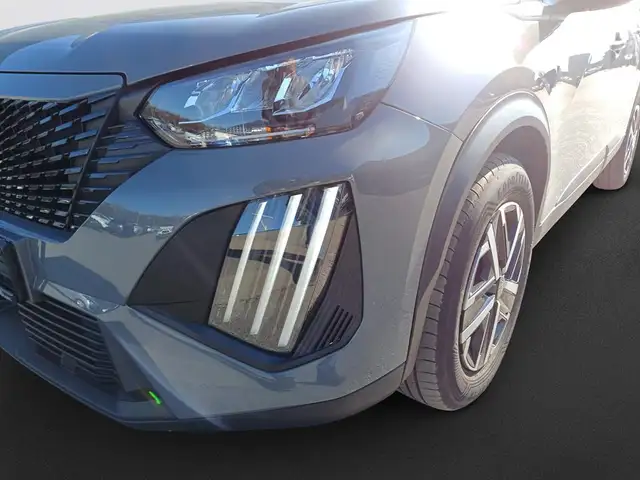 Peugeot 2008 view 9
