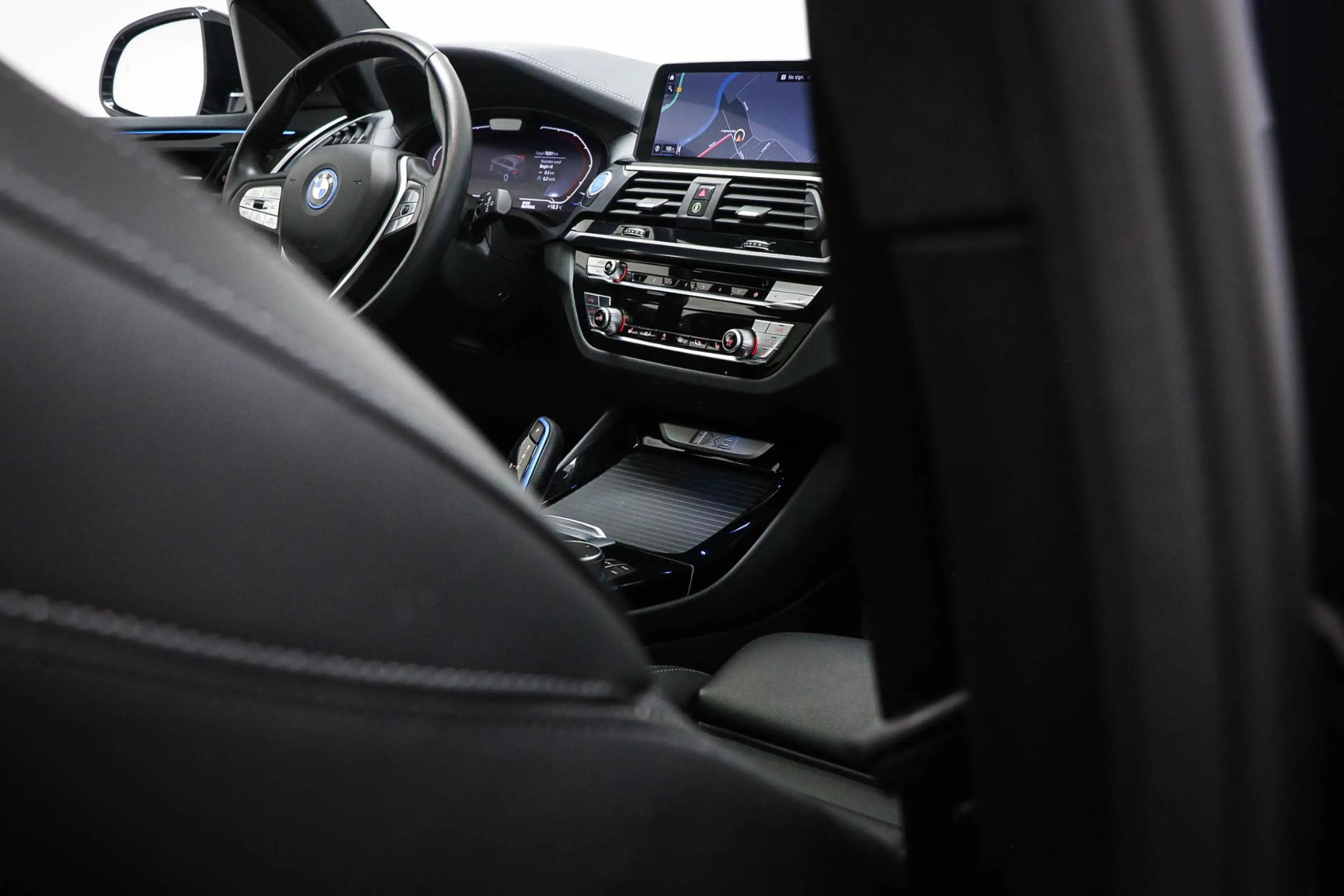 BMW iX3 High Executive 80 kWh | SOH 93%| PANORAMADAK | DRI — photo 14