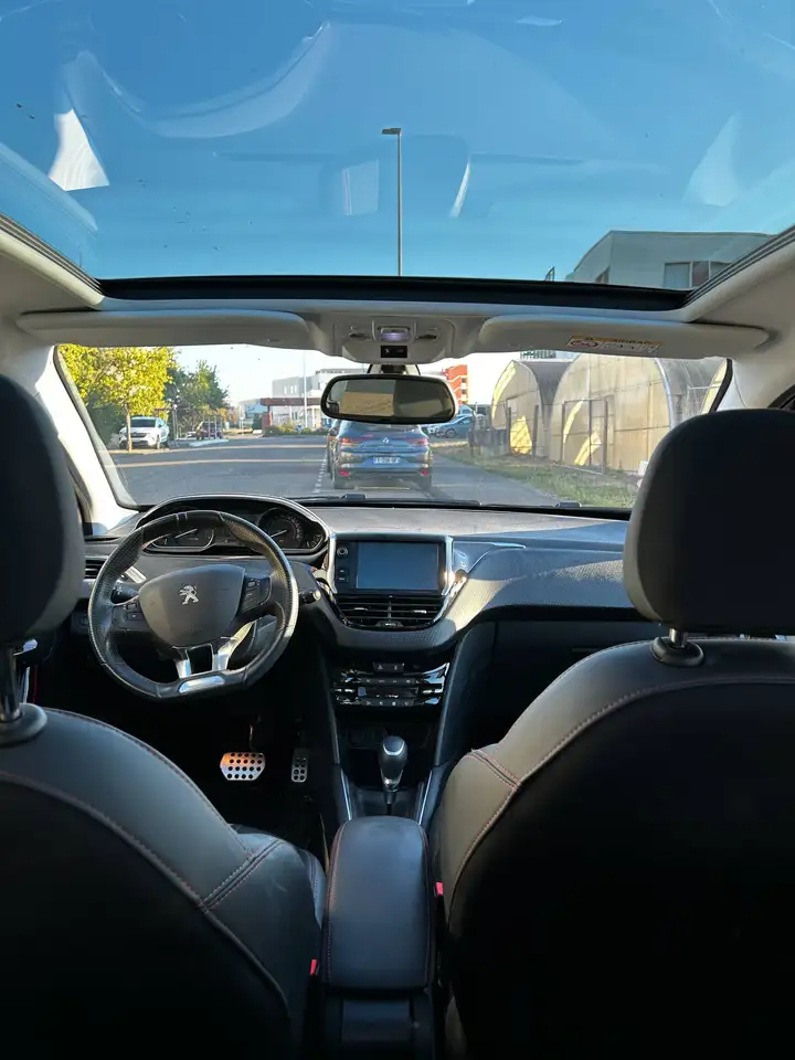 Peugeot 208 208 — photo 3