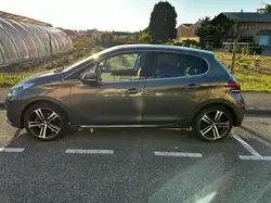 Peugeot 208 PureTech 110ch GT Line - Toit Pano - Distri neuve