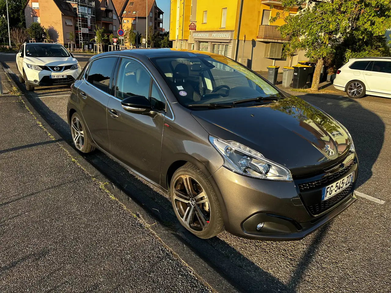 Peugeot 208 208 — photo 2