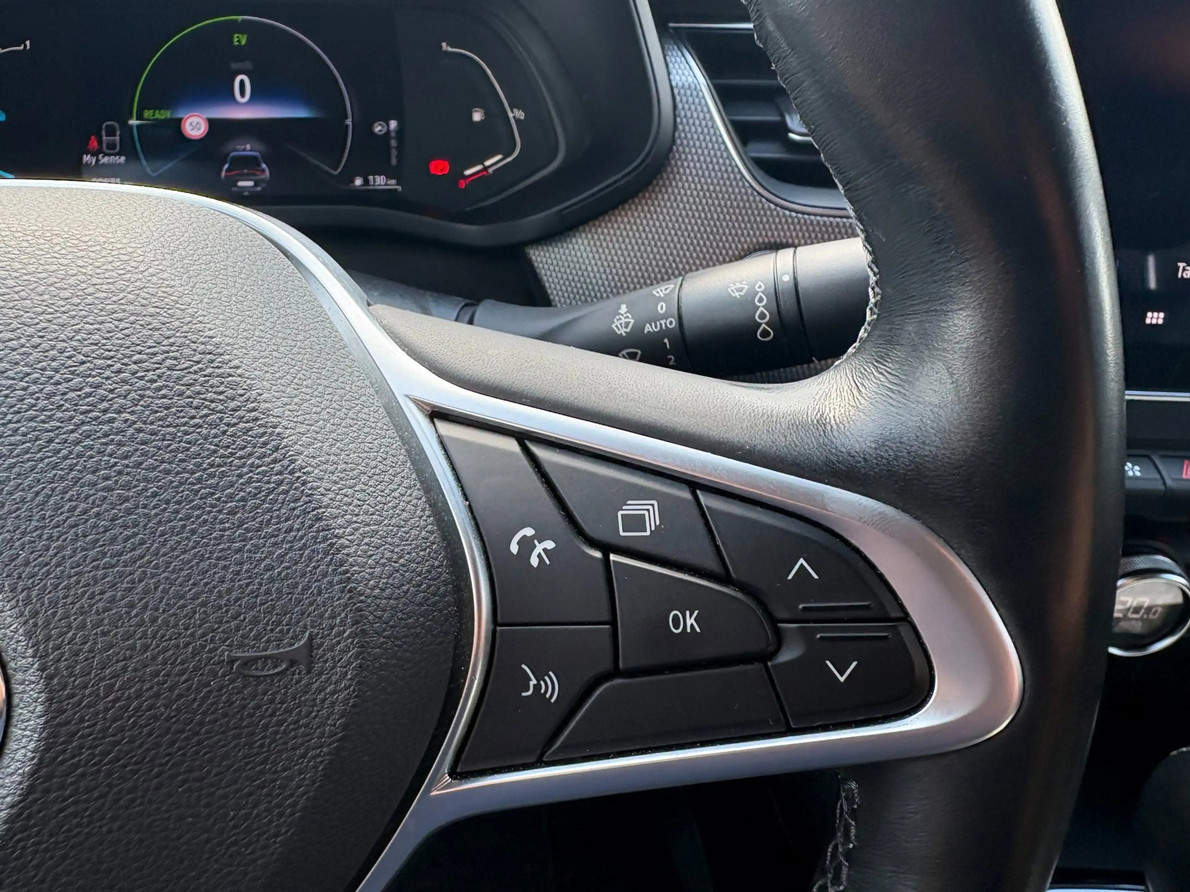 Renault Arkana 1.6 E-Tech Hybrid 145 Intens — photo 17