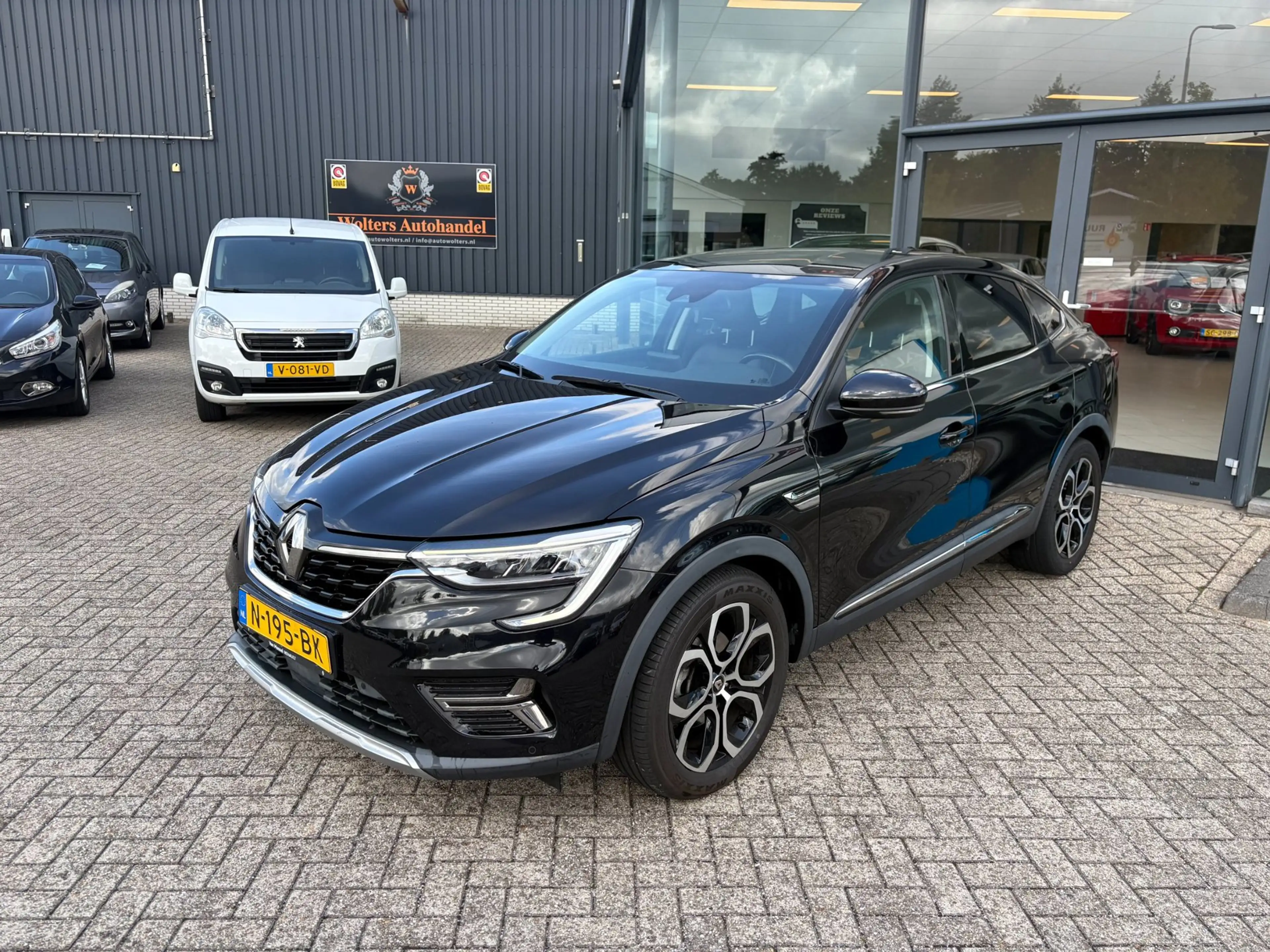 Renault Arkana 1.6 E-Tech Hybrid 145 Intens — photo 2