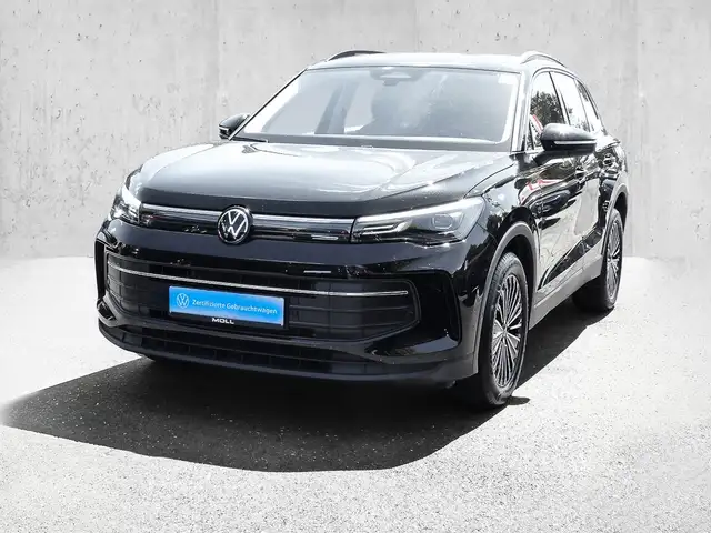 Volkswagen Tiguan view 2