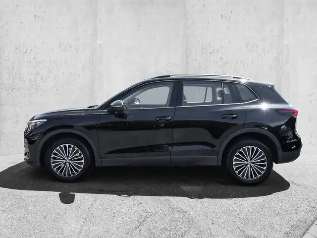 Volkswagen Tiguan view 4
