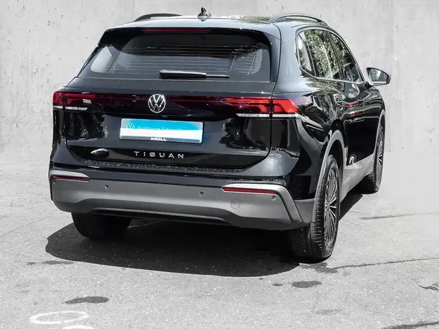 Volkswagen Tiguan view 3