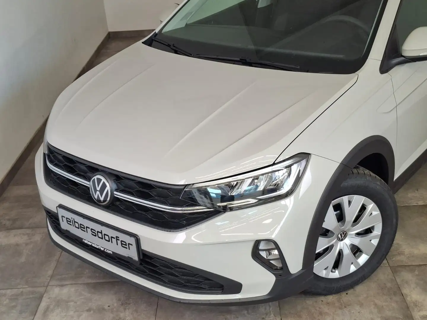 Volkswagen Taigo 4Me TSI Grau - 2