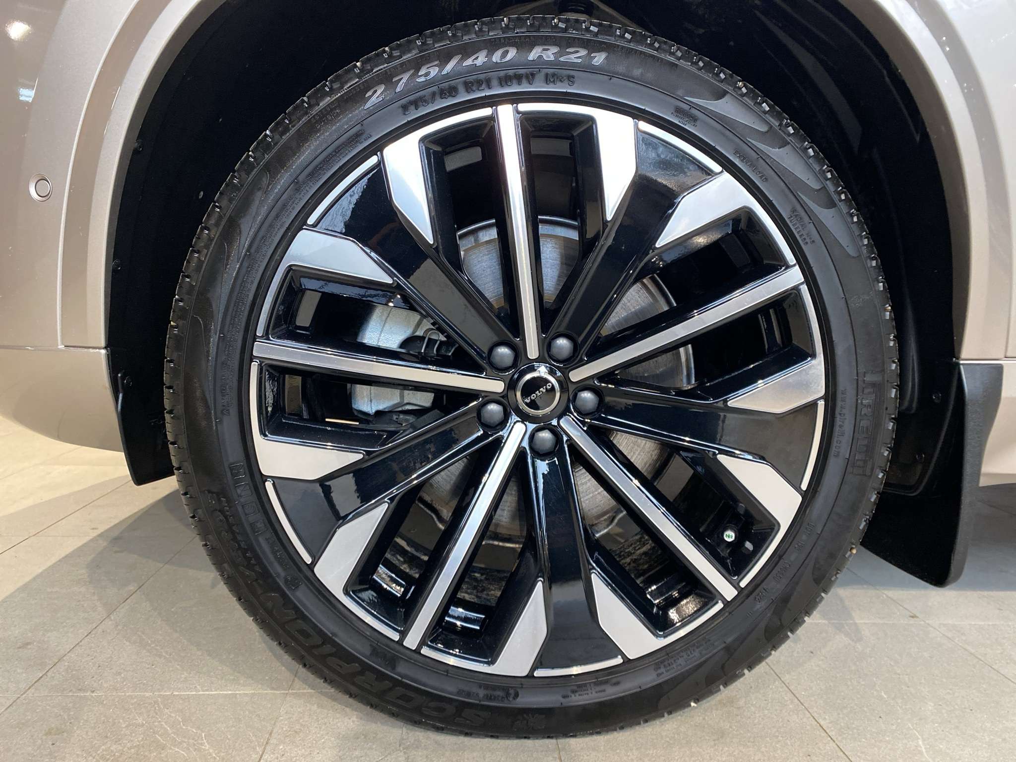 2026 Volvo XC90 B6 AWD Ultra Bright Theme 7-Seater thumb 9