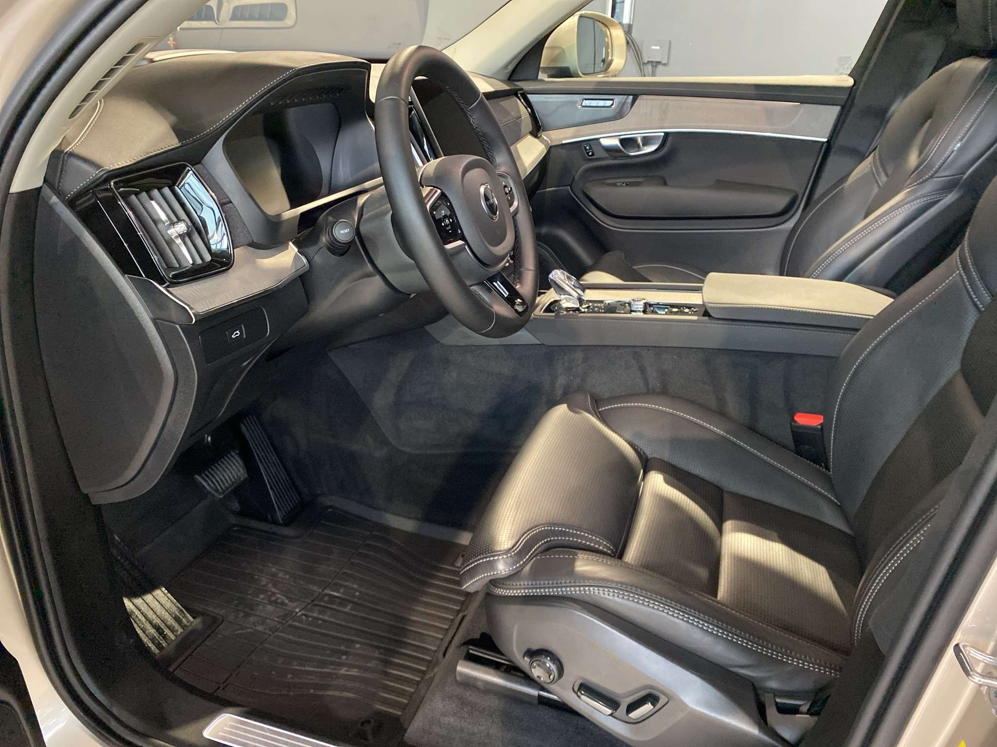2026 Volvo XC90 B6 AWD Ultra Bright Theme 7-Seater thumb 10