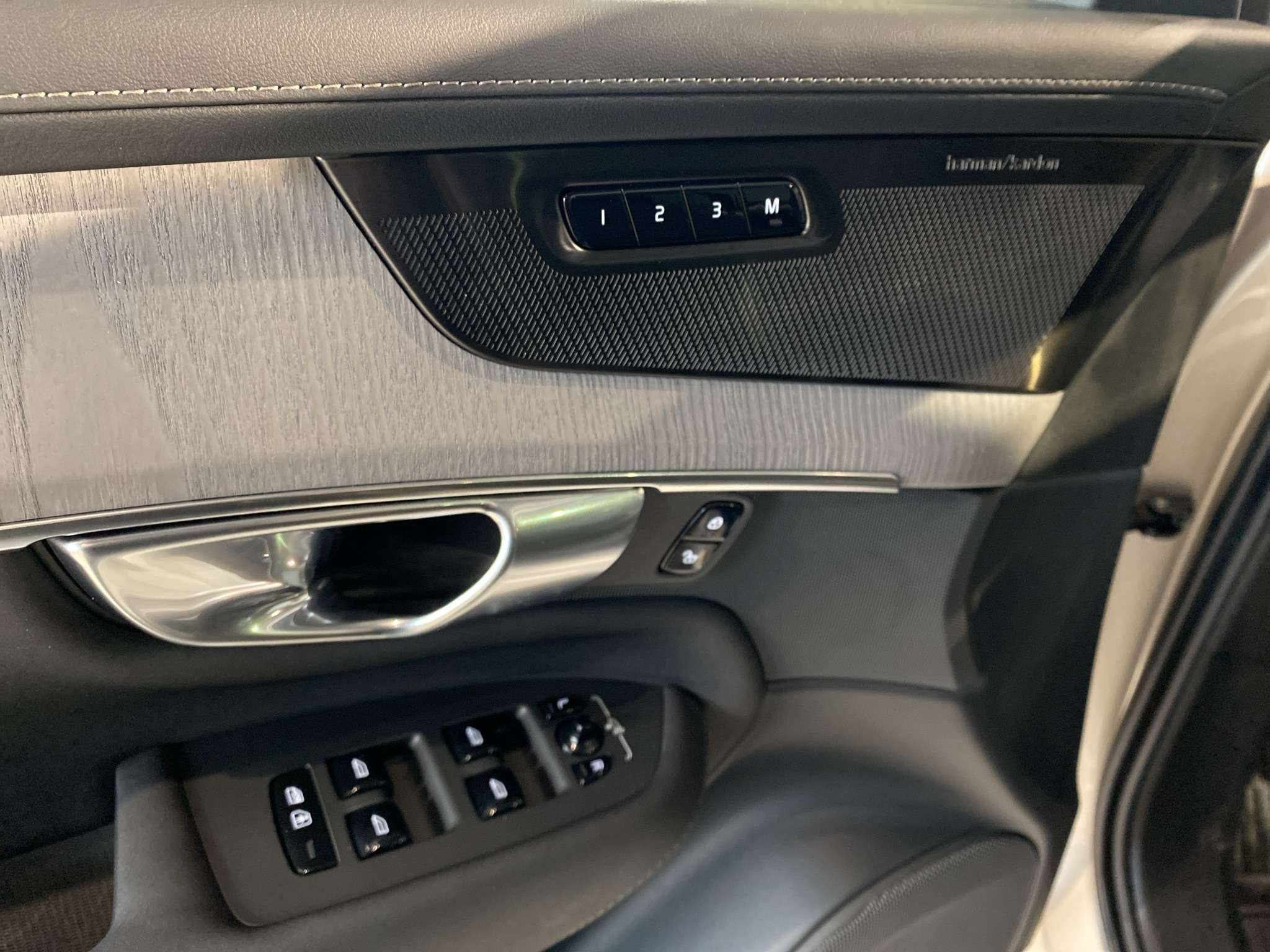 2026 Volvo XC90 B6 AWD Ultra Bright Theme 7-Seater thumb 12