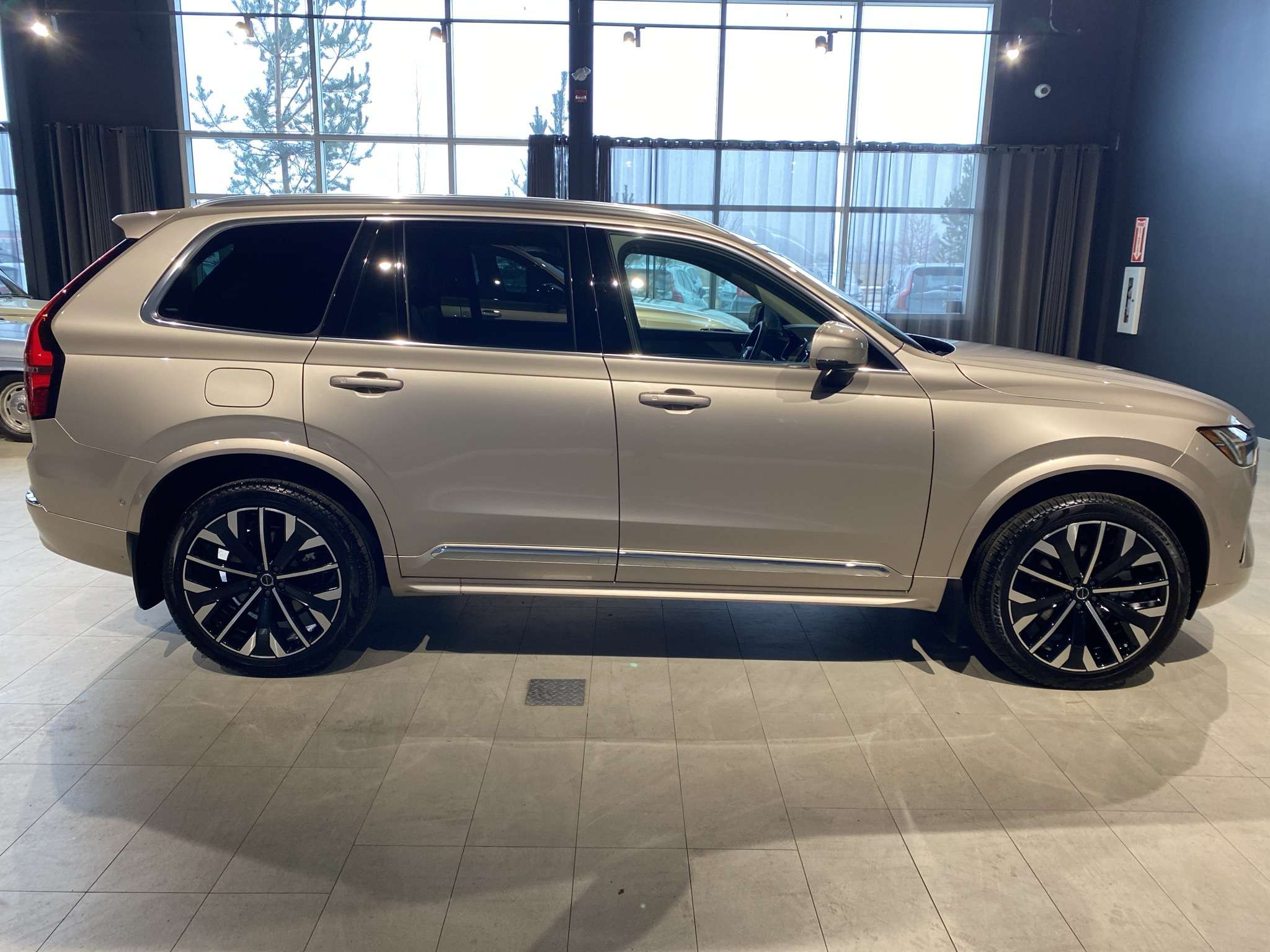 2026 Volvo XC90 B6 AWD Ultra Bright Theme 7-Seater thumb 6